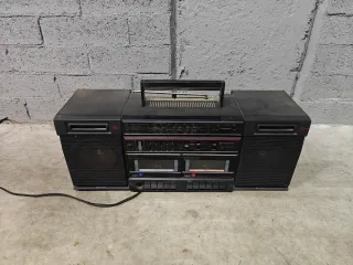 Radio Hitachi Antigua Negra