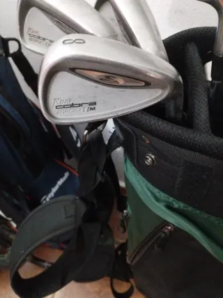 Bolsa de golf con palos