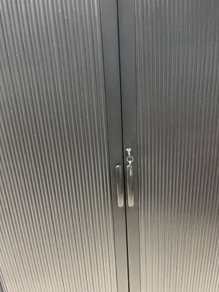 Armarios metálicos de oficina negros