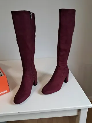 Botas altas Stradivarius moradas