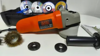 Amoladora Black+Decker con accesorios