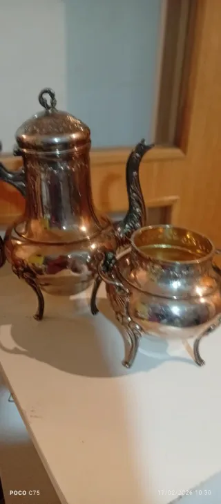 Tetera antigua metal plateado