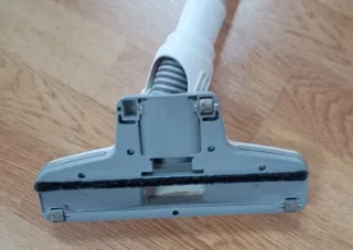Aspirapolvere senza filo bianco