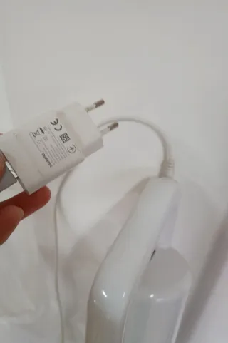 Aspirapolvere senza filo bianco