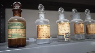 Albarelo de cristal antiguo