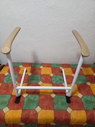 Supporto per divano per anziani