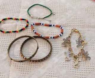 Set bigiotteria: orecchini, collane, braccialetti