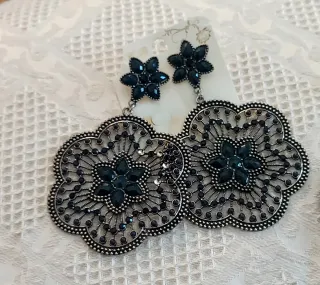 Set bigiotteria: orecchini, collane, braccialetti