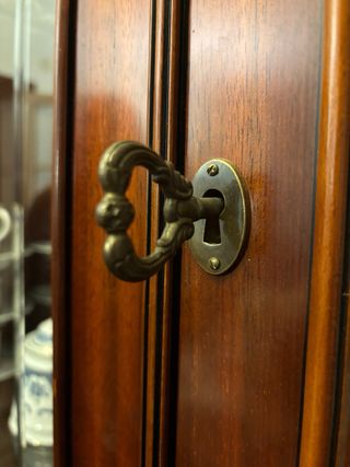 Vitrina madera y cristal elegante NEGOCIABLE