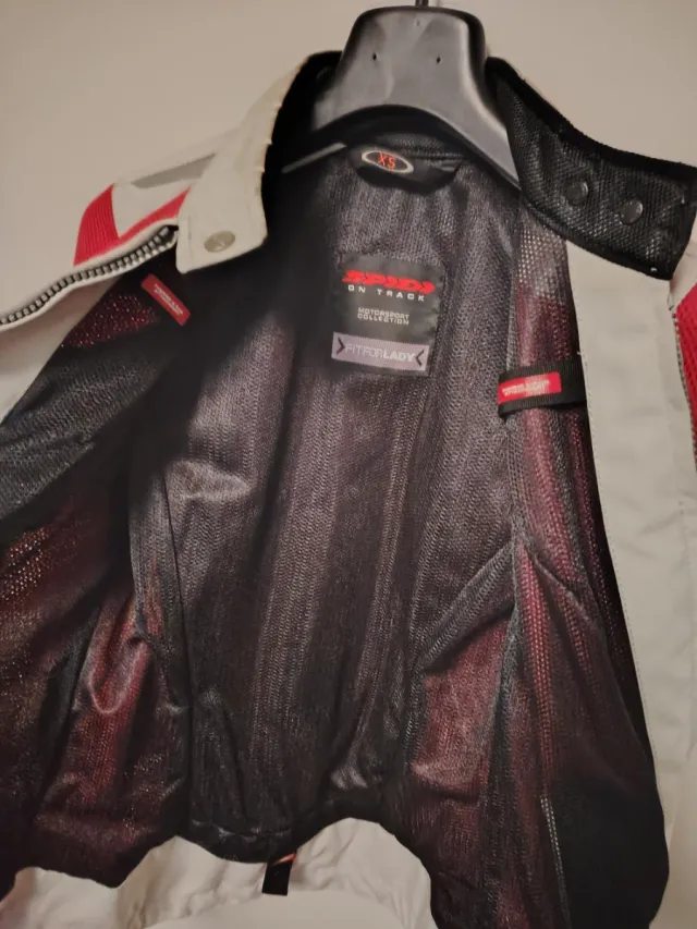Chaqueta de moto para mujer Spidi con protecciones.