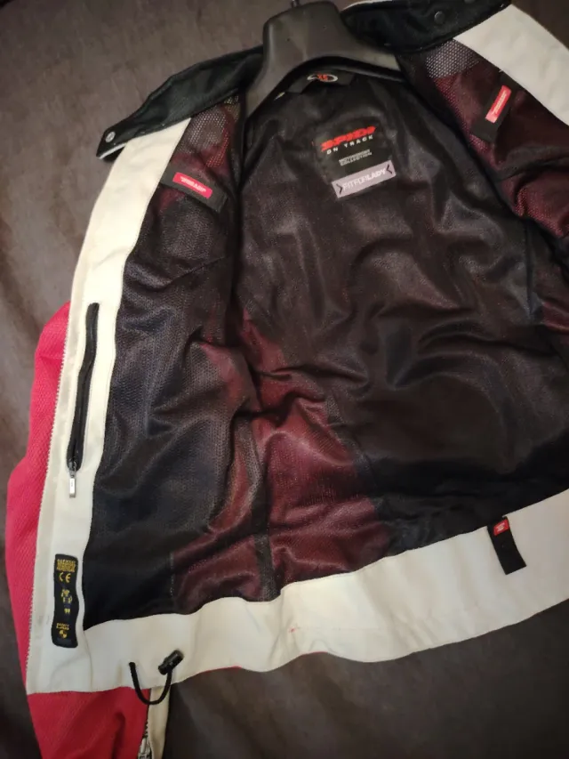 Chaqueta de moto para mujer Spidi con protecciones.