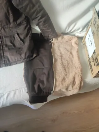 Abrigo de porteo Wombat marrón con forro rosa