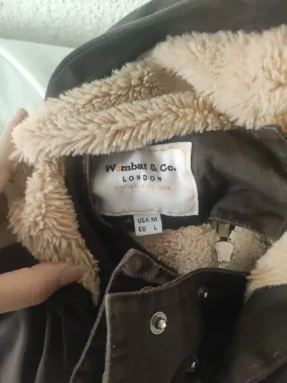 Abrigo de porteo Wombat marrón con forro rosa