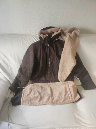 Abrigo de porteo Wombat marrón con forro rosa