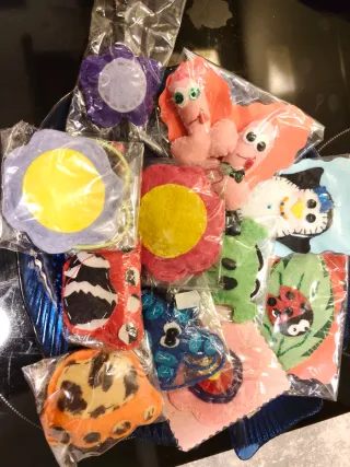 Lote Llaveros y Broches Artesanales