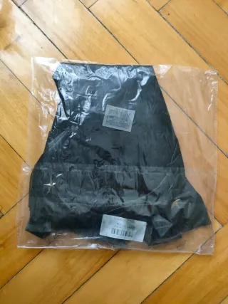 Capucha medieval negra con estrellas