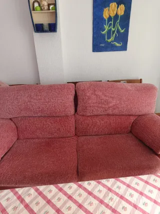 Sofá rosa/rojo de tela