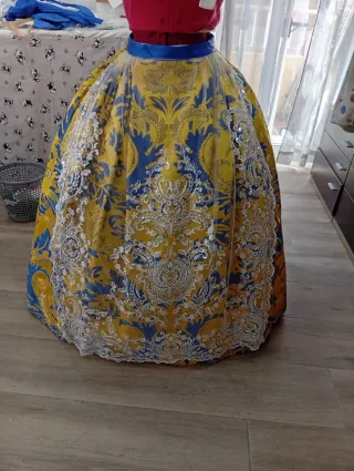 Traje de Fallera con Manteletas