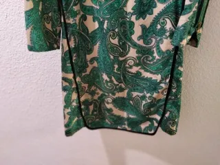 Camisola verde con estampado paisley