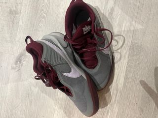 Zapatillas Nike hustle dx - SU21 Gris y Rosa mujer