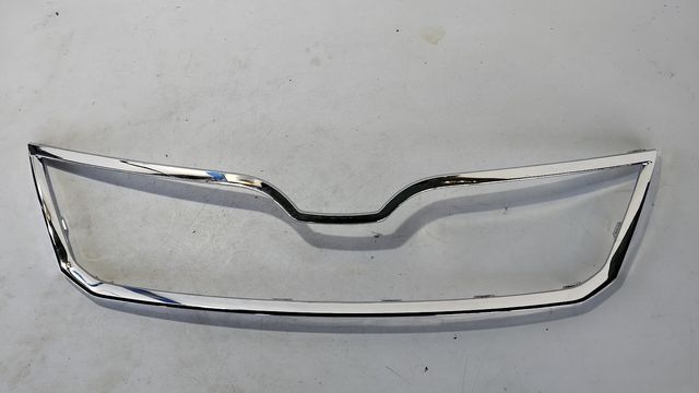SKODA RAPID REJILLA FRONTAL CROMADA