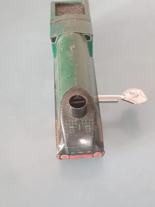 Tren giocattolo in latta verde