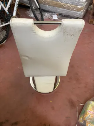 4 Sillas de Comedor Piel y Metal.