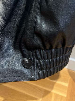 Chaqueta Bershka Talla S con cuello de pelo