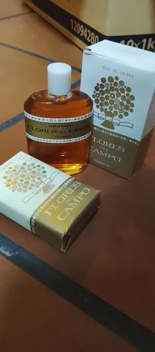 Conjunto Flores del Campo: Colonia y Jabón vintage