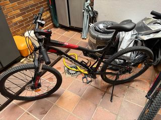 Bicicleta Rockrider ST 530 Negra/Roja