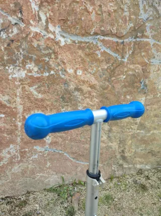 Patinete infantil 3 ruedas azul marca globber