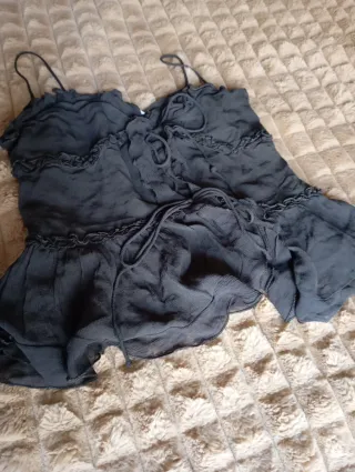 Lote de top gris Zara y vestido de Bershka