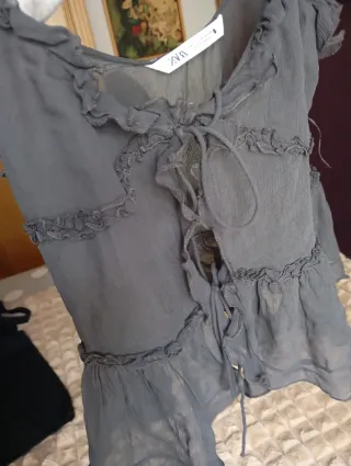 Lote de top gris Zara y vestido de Bershka