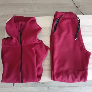 Conjunto deportivo hombre rojo