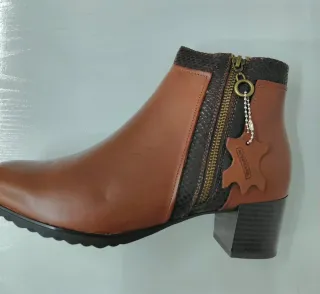 Botín mujer marrón con detalles
