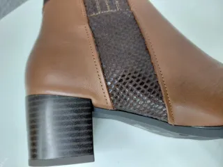 Botín mujer marrón con detalles