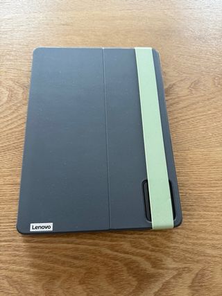 Tablet Lenovo con funda original