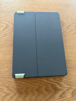 Tablet Lenovo con funda original