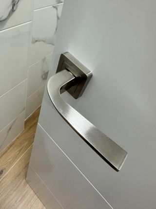 Puerta interior maciza lacada 72.5 cm