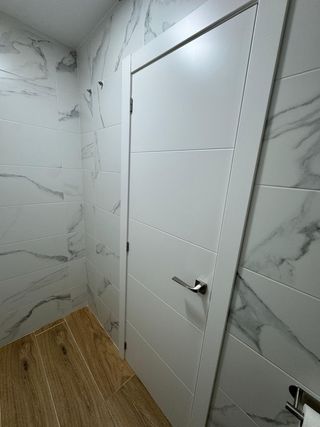 Puerta interior maciza lacada 72.5 cm