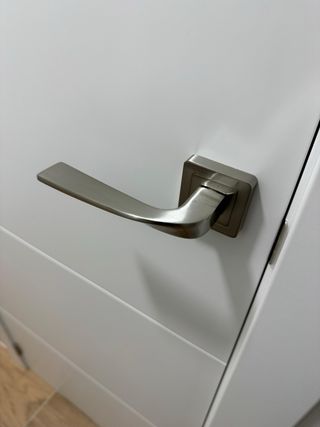 Puerta interior maciza lacada 72.5 cm