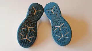 Botas fútbol blancas y azules para niñ@ talla 31