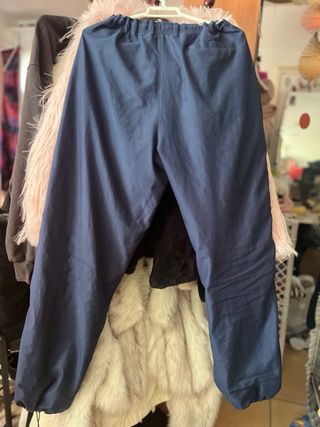 Pantalón Nike azul regulable con bolsillos