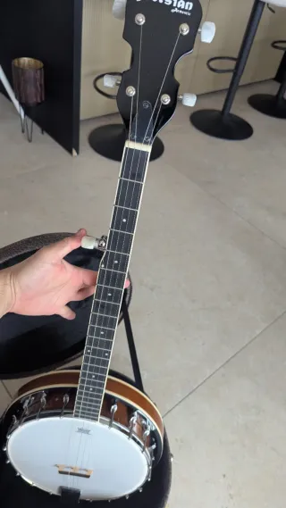 Banjo con estuche rígido