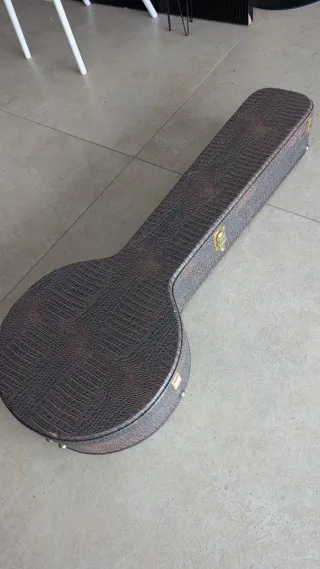 Banjo con estuche rígido