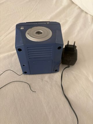 Radio Despertador, proyector. Banco Atlántico Azul