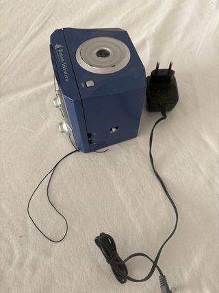 Radio Despertador, proyector. Banco Atlántico Azul