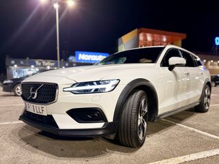 Volvo V60 B4 Cross Country AWD automatico 2021