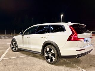 Volvo V60 B4 Cross Country AWD automatico 2021