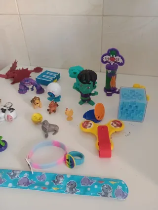 LOTE DE JUGUETES PEQUEÑOS VARIADOS, TODO INCLUIDO